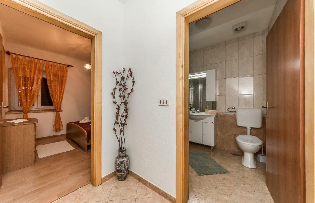 Apartment Leut With Spacious Terrace And Sea View Slatine Exterior foto